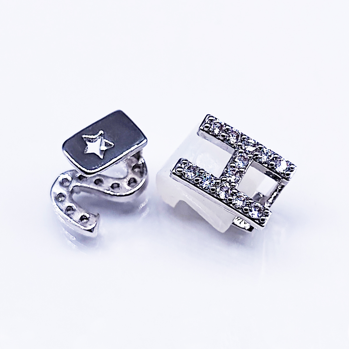 18k White Gold Iced Out A-Z Custom Letter Grillz Full Diamond Teeth DIY Fang Grills Bottom Tooth Cap Hip Hop Dental Mouth Teeth Braces Wolf Tide Initi