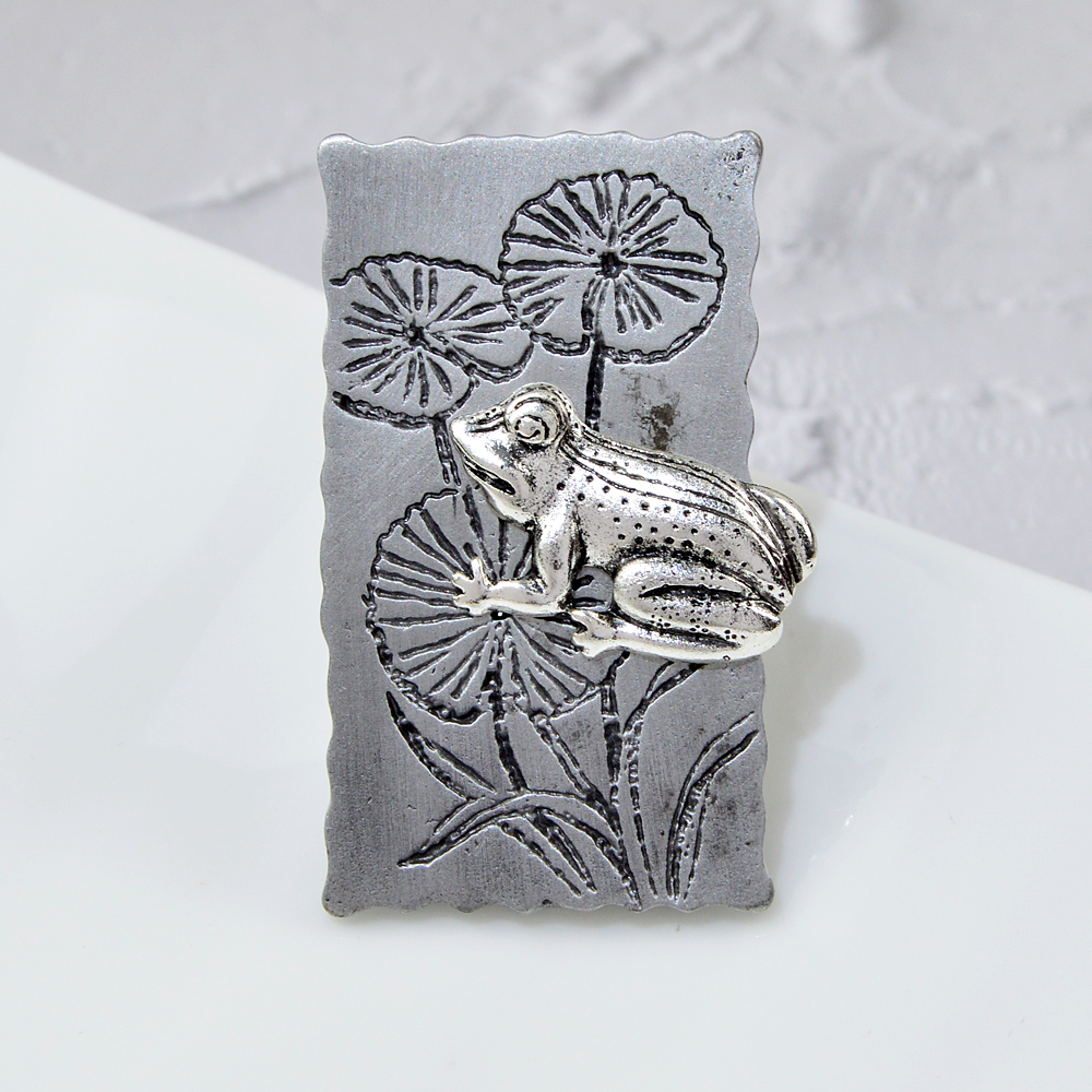 CINDY XIANG Creative Frog Lying On the Lotus Leaf Brooches For Women And Men Cute Animal Insect Geometric Pins Brooch Jewelry