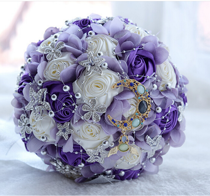 Rhinestone bride holding flowers dreamy starry blue mix and match bouquet creative crystal bridesmaid bride wedding bouquet hot