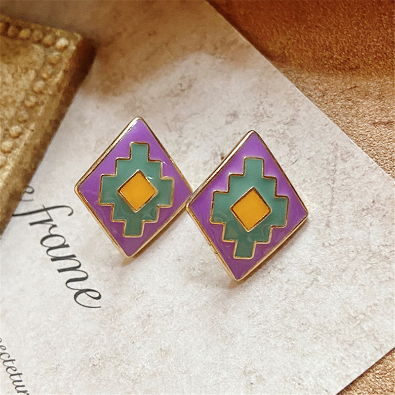 HUANZHI 2021 Vintage Geometric Simple Purple Carved Round Flower Pearl Colorful Enamel Metal Stud Earring for Women Jewelry
