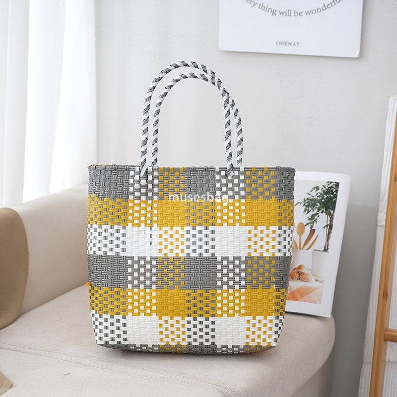 Designer Women's High Quality Retro Practical Plastic Stripes Large Capacity Plaid Handbag Handheld Basket Vegetable Basket Bag Beach Bag Large S