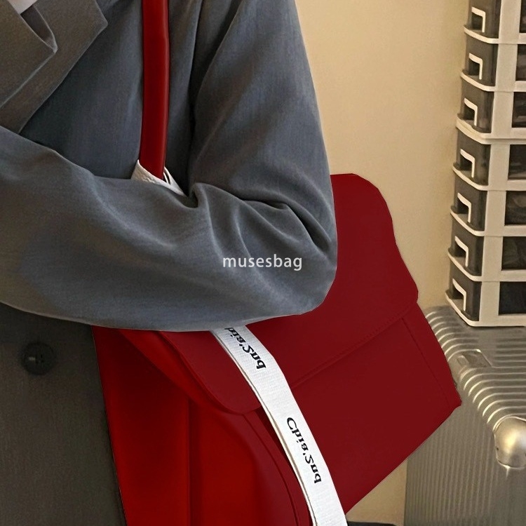 Korean version of high-capacity commuting bag for women high-end and versatile new trendy and fashionable one shoulder crossbody underarm square tote 