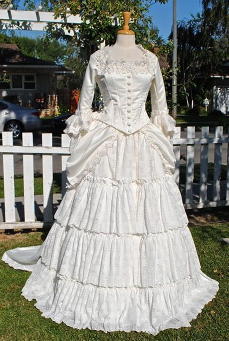 Vintage Victorian White Wedding Dresses Ruched Tiered Long Elegant Bridal Gowns Covered Buttons Lace Gothic Black Ivory Vestido De Novia