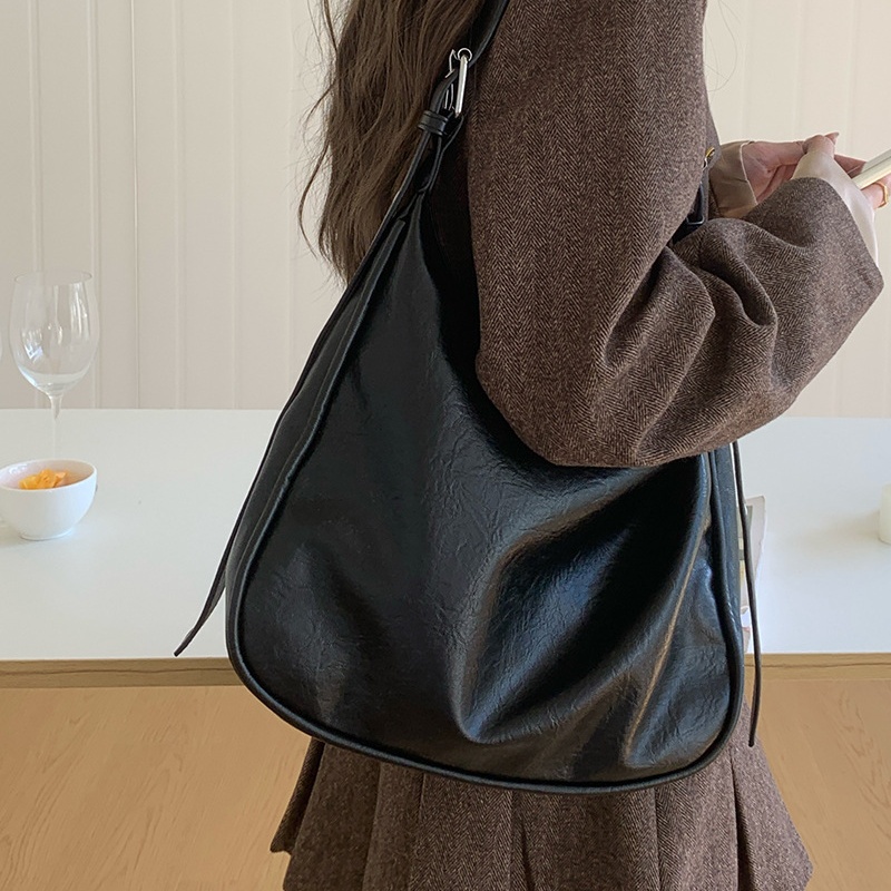 High end, large capacity, niche design bag for women's new spring and autumn retro fashion shoulder bag niche versatile tote bag