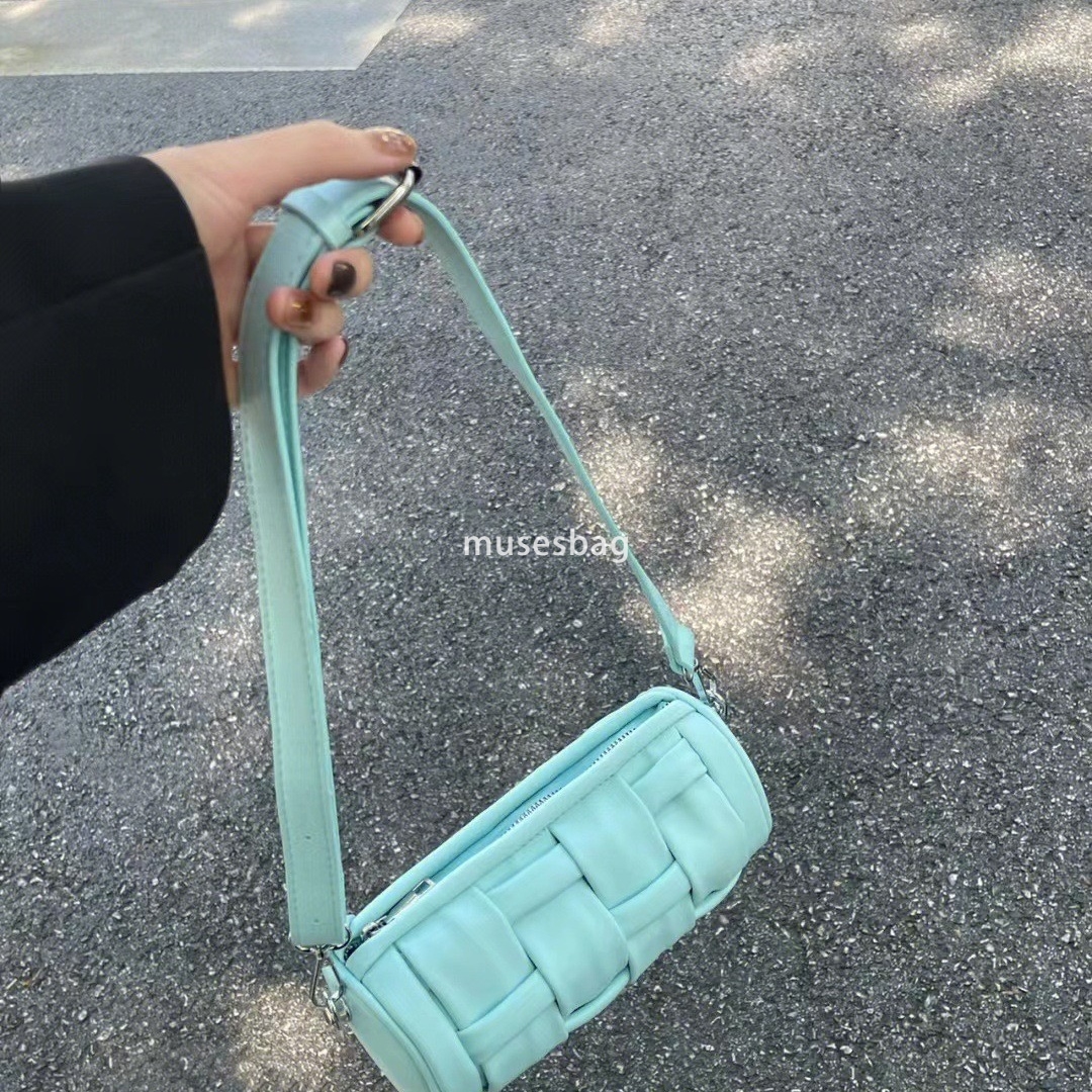 Street trend weaving niche design new handmade woven cylindrical bag for women summer new texture versatile single shoulder crossbody bag