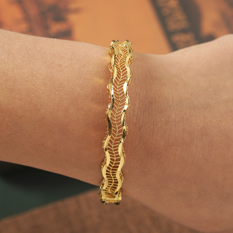 New Gold Plated France Dubai Bangles Ethnic Jewelry Side Open Hand Bangle Hollow Design Bridal Cuff Bracelts Women Gift