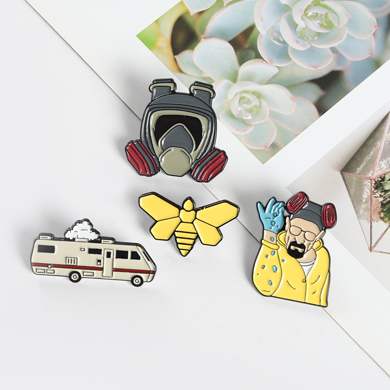 Exquisite Cartoon Bee Brooches Lapel Enamel Pin Creative Breaking Bad Alloy Backpack Clothes Badges Fashion Jewelry Wholesale