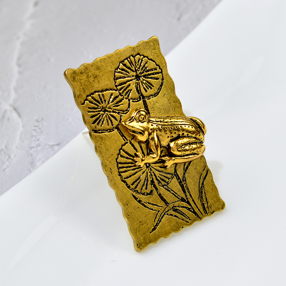 CINDY XIANG Creative Frog Lying On the Lotus Leaf Brooches For Women And Men Cute Animal Insect Geometric Pins Brooch Jewelry