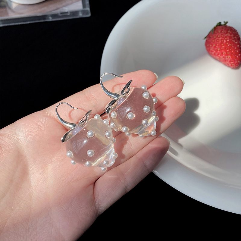 Korean Sweet Pearl Transparent Resin Strawberry Drop Earrings for Women Girls Cute Red Acrylic Fruit Earrings Summer Jewelry
