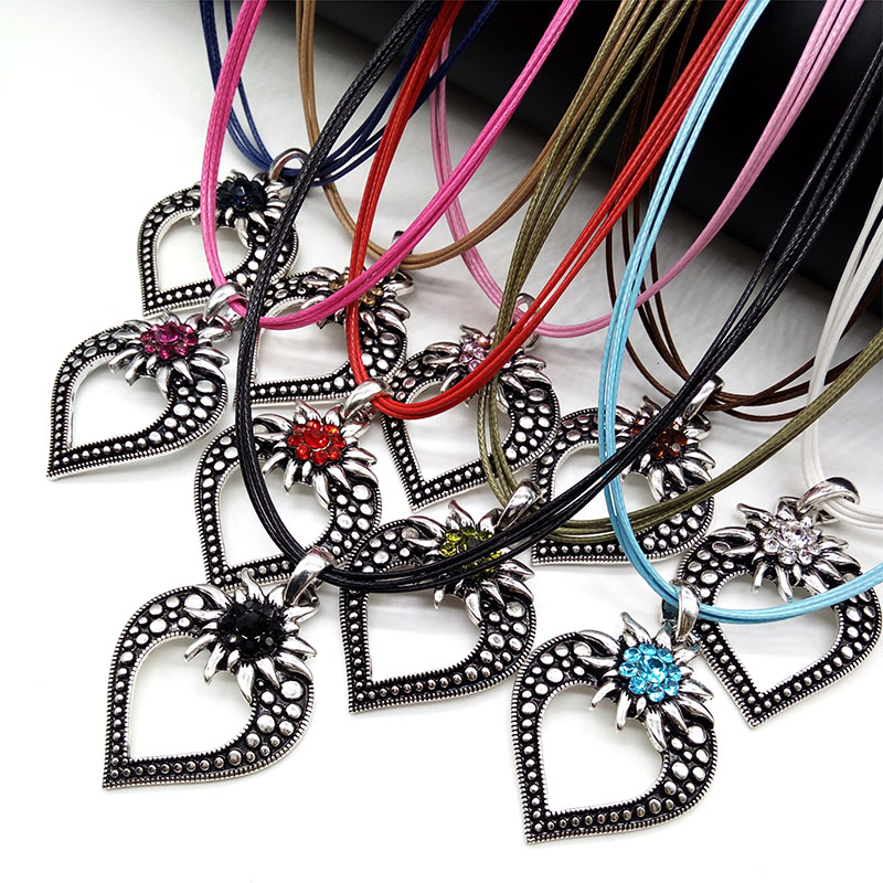 German Edelweiss Heart Necklace Pendant Oktoberfest Bavarian Vintage Dirndl Costume Alpine Jewelry New