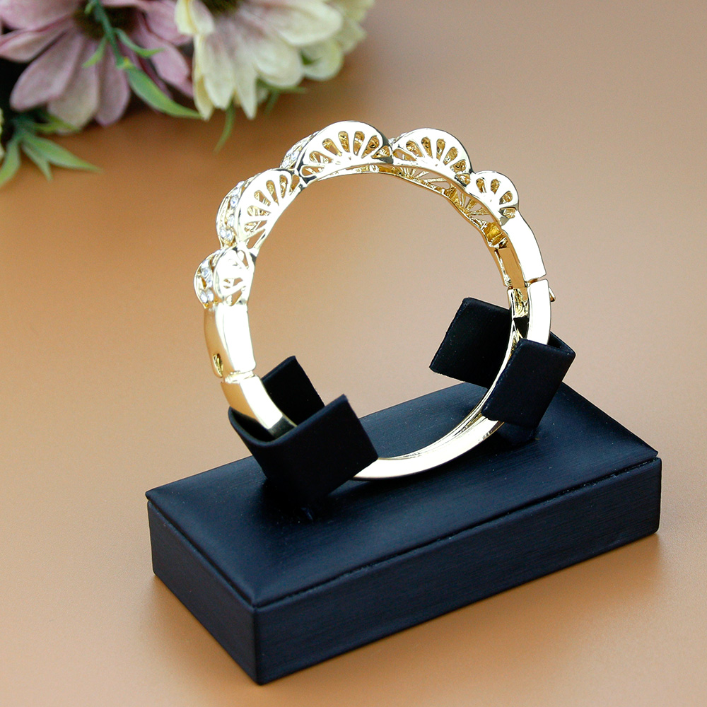 Sunspicems 18K Gold Color Algeria Morocco Women Bracelet Crystal Dubai Arab Bangle Jewelry Hollow Indian Bride Banquet Bijoux