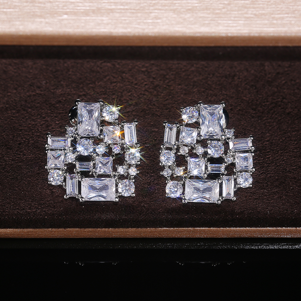 Huitan Silver Color Heart Stud Earrings for Women Brilliant Cubic Zirconia Bridal Wedding Engagement Trendy Jewelry Dropshipping