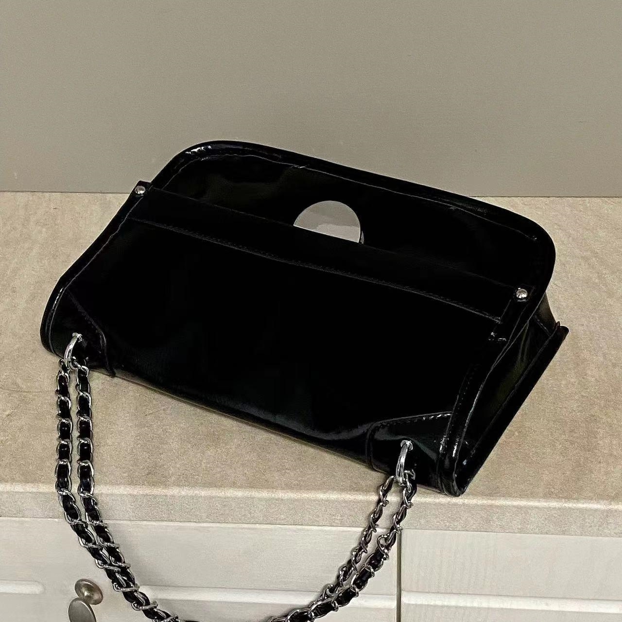 Niche design trend texture underarm bag for women's new shiny leather single shoulder bag chain bag versatile large capacity crossbody bag