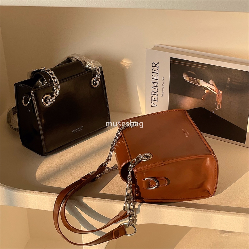 European and American retro small square bag women's new versatile one shoulder princess bag high-end texture niche design simple handbag