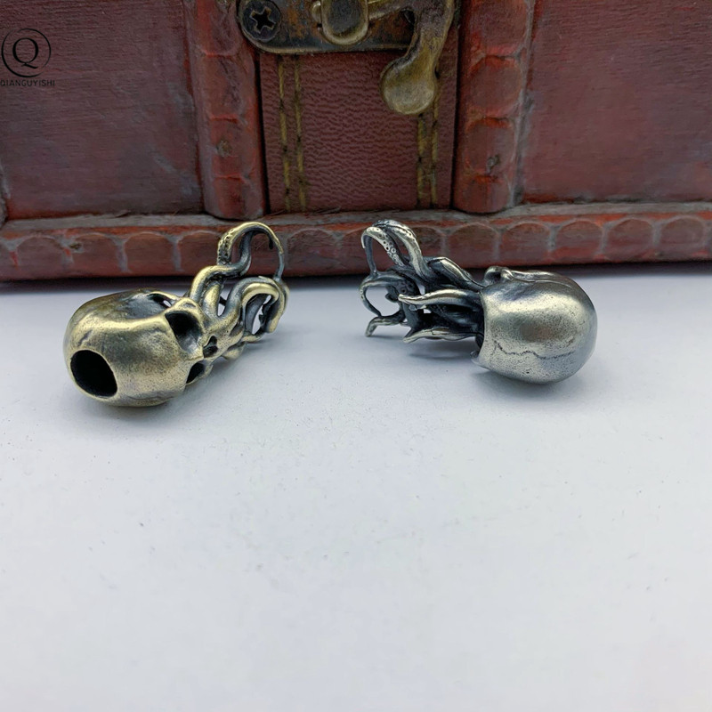 Punk Retro Octopus Skull Head Knife Beads Creative Keychain Pendants Jewelry Umbrella Rope Hangings EDC Outdoor DIY Accessories