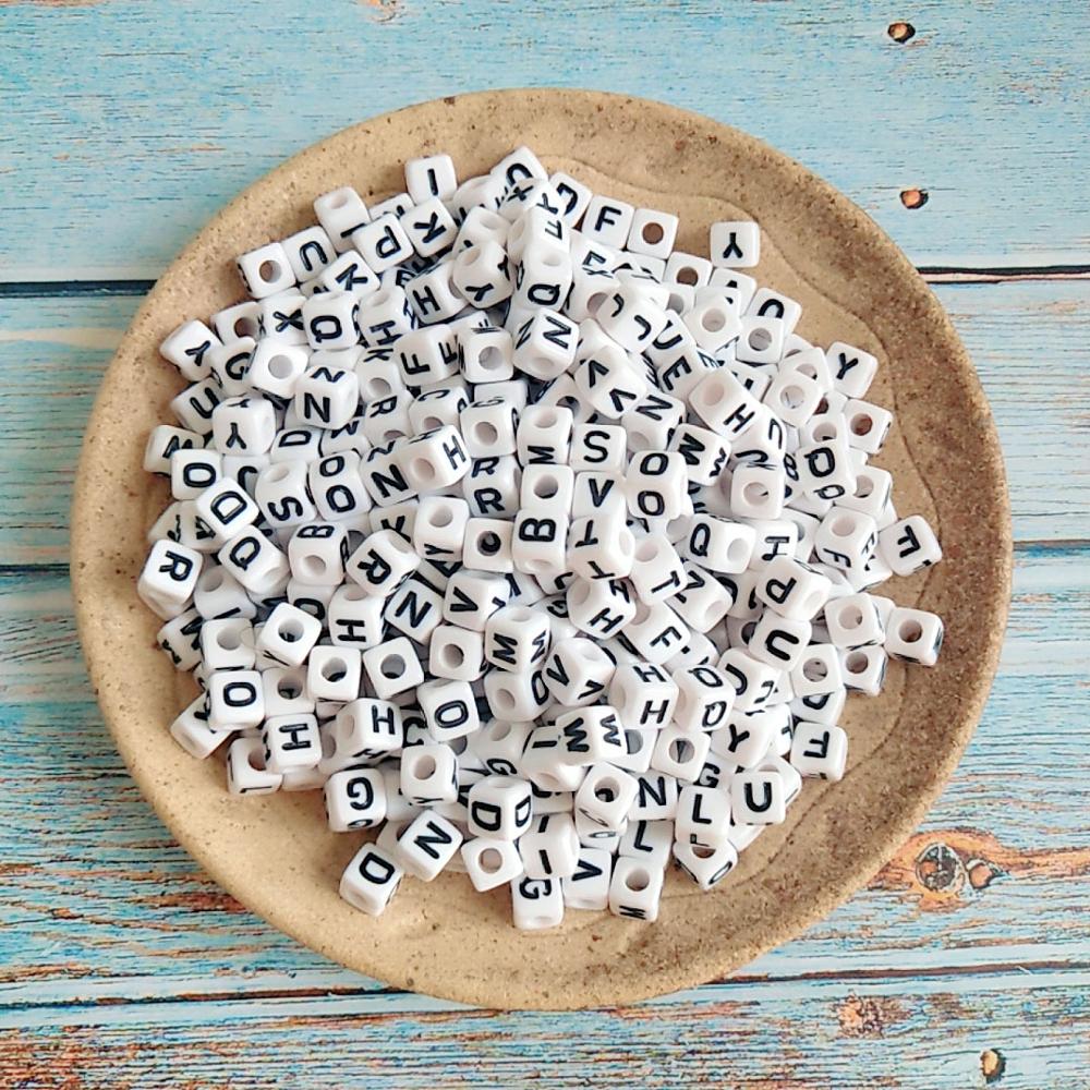 New Arrival Acrylic Letter Beads Cube 8*8MM Plastic Alphabet Beads Single Initial A Printing Sqaure Beads for Knit Bracelet
