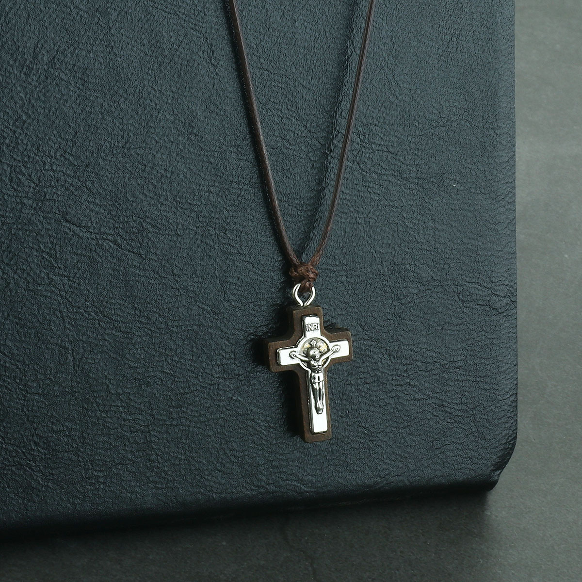 Catholic INRI Crucifix Necklace for Men Religious Small Wood Cross Necklace Pendant Jewelry Adjustable Rope Chains NC219