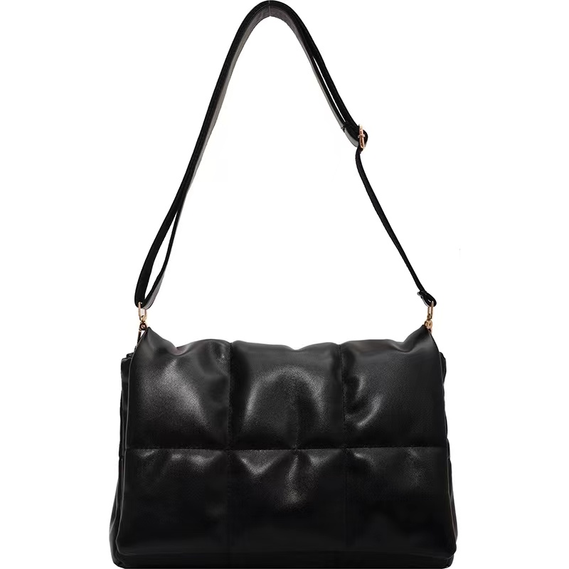 Small niche design, high-end down large capacity women's bag autumn and winter new texture casual and versatile diagonal cross bag