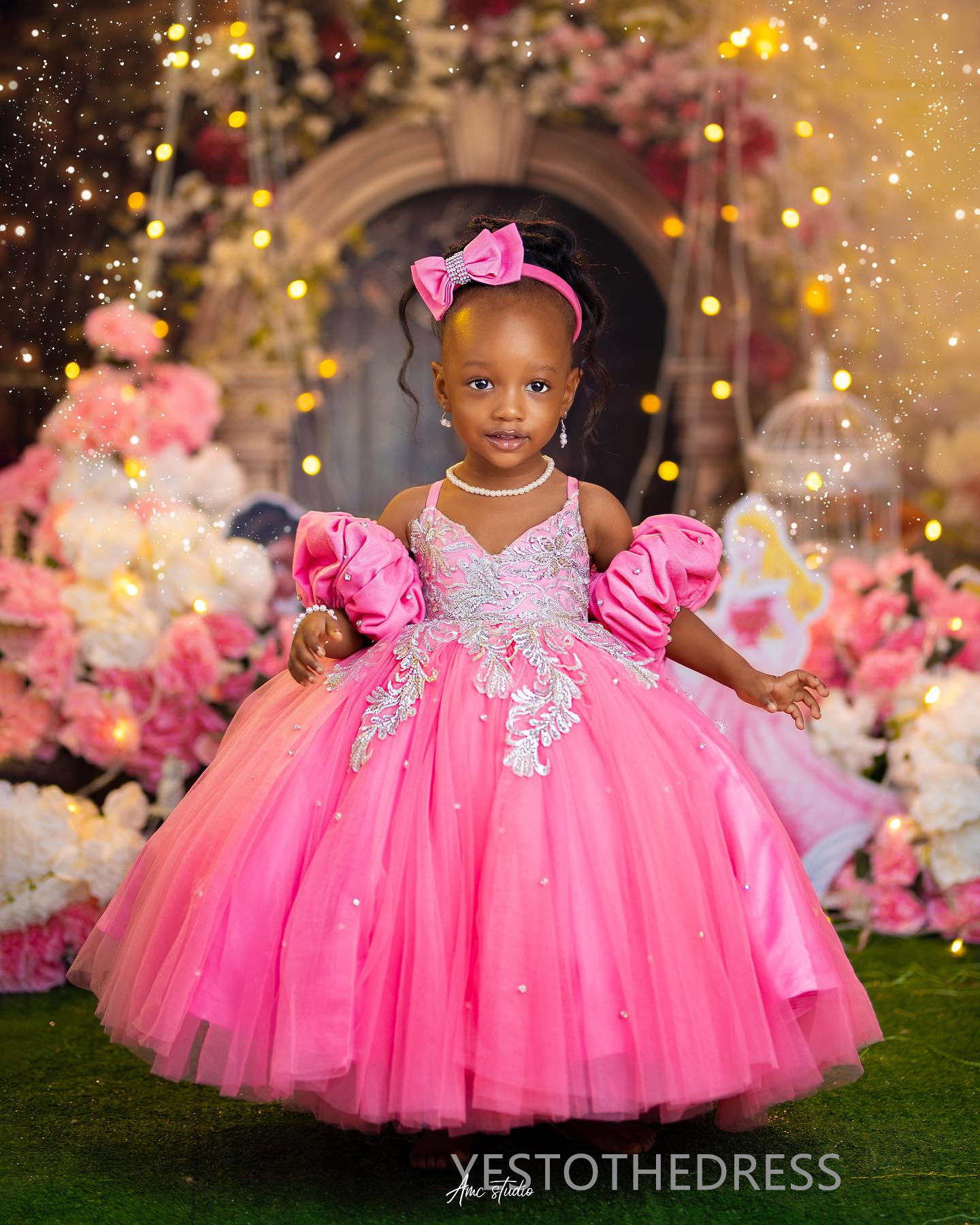 R&W 2024 Hot Pink Little Girls Birthday Dress wer Girl Dresses Communion Gowns Spaghetti Straps Appliqued Beaded Lace Big Bow Rhies Tiered Tulle Gilr 