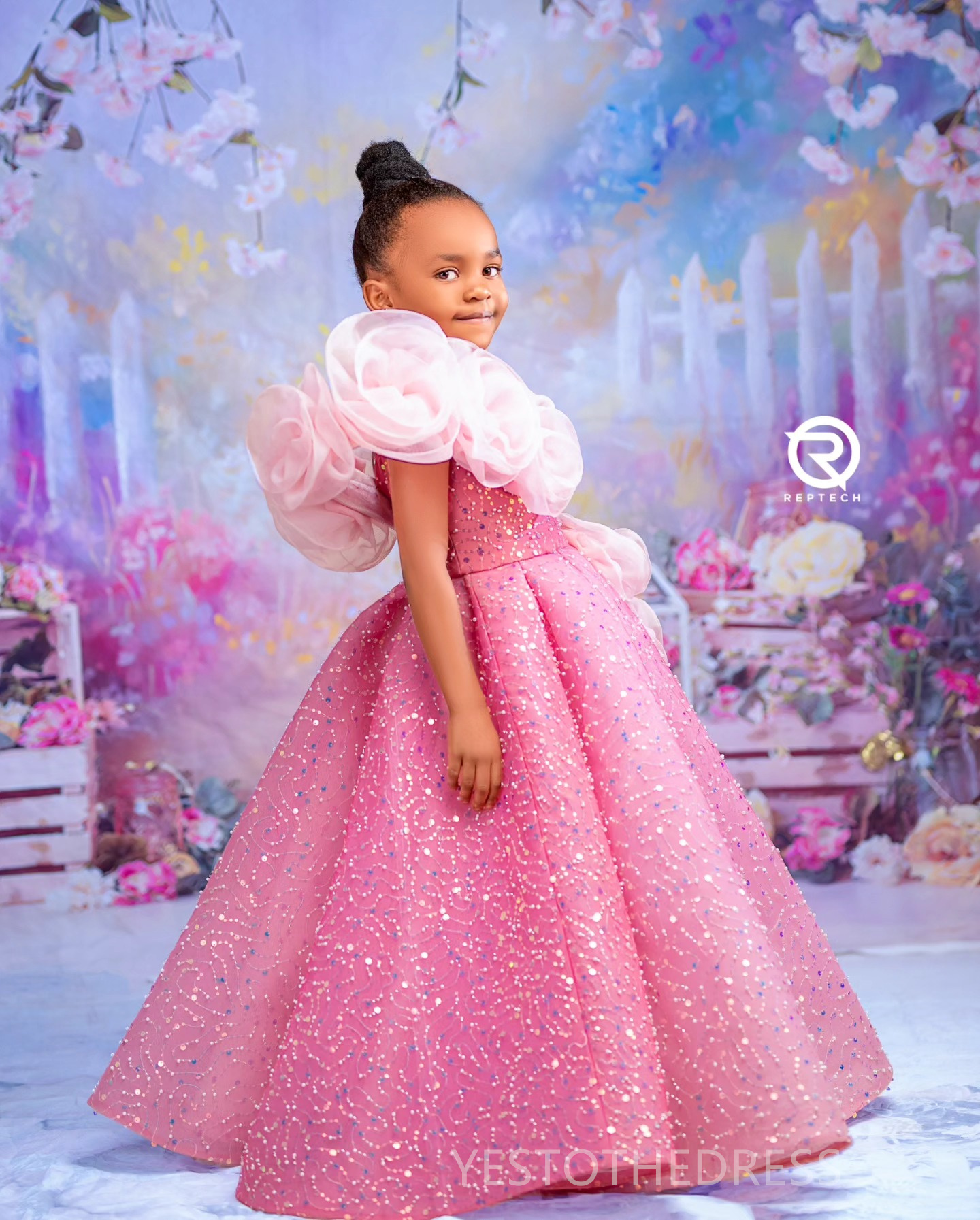 2024 Pink Little Girls Birthday Dress Flower Girl Dresses Communion Gowns Spaghetti Straps Sequined Lace Hand Made Flowers Pearl Tiered Marriage Dress