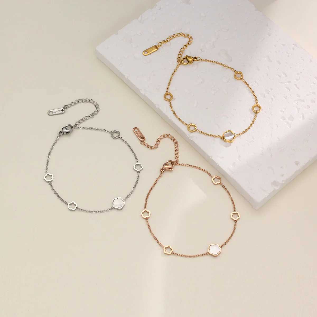 Bangle Plum Blossom Stainless Steel New Hot Selling Plant Five Leaf Flower Small Daisy Adjustable Bracelet Creative Womens Clover