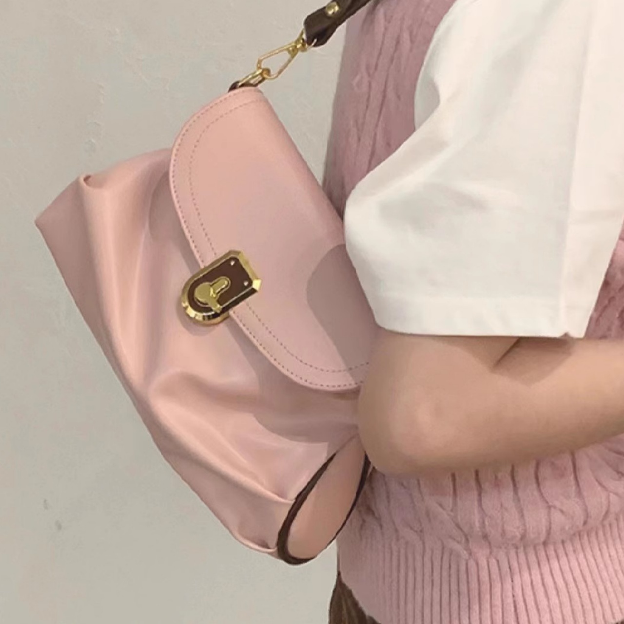 Korean Instagram niche design street trend fashion handbag underarm bag new niche pleated style texture versatile fashion one shoulder crossbody
