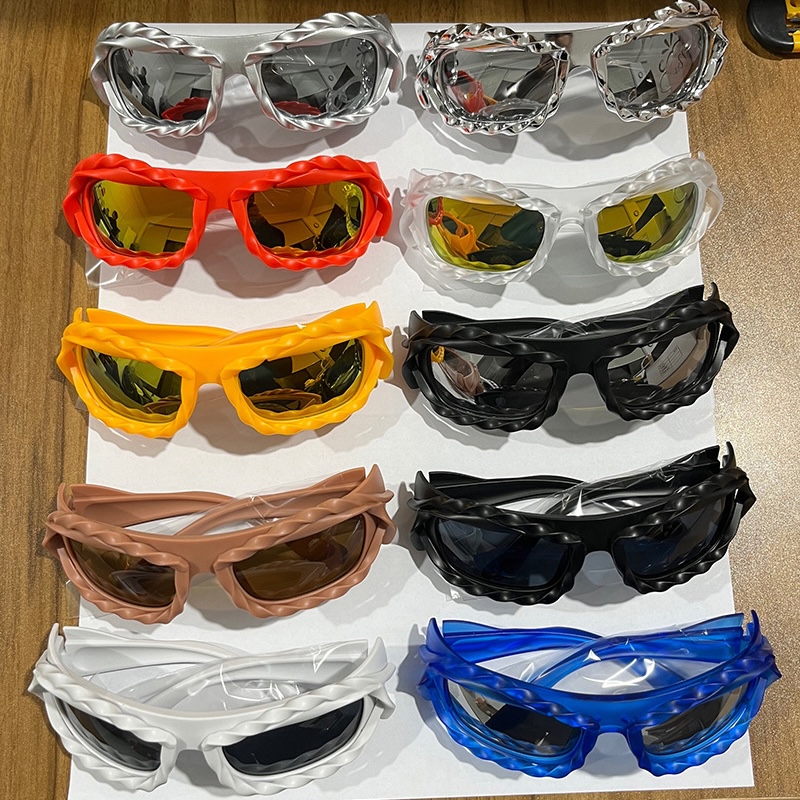 Steampunk Sunglasses Y2k Twisted Men Women Luxury Brand Trendy Hip Hop Punk Sun Glasses Male Streetwear Shades Gafas De Sol S89 0827 IVISTA