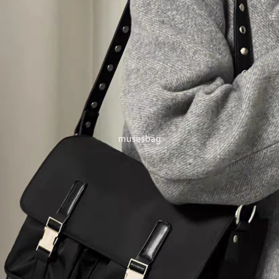 Niche Design Instagram Style Casual Versatile Men's and Women's Universal Handheld Motorcycle Mailman Bag Fashionable One Shoulder Workwear 