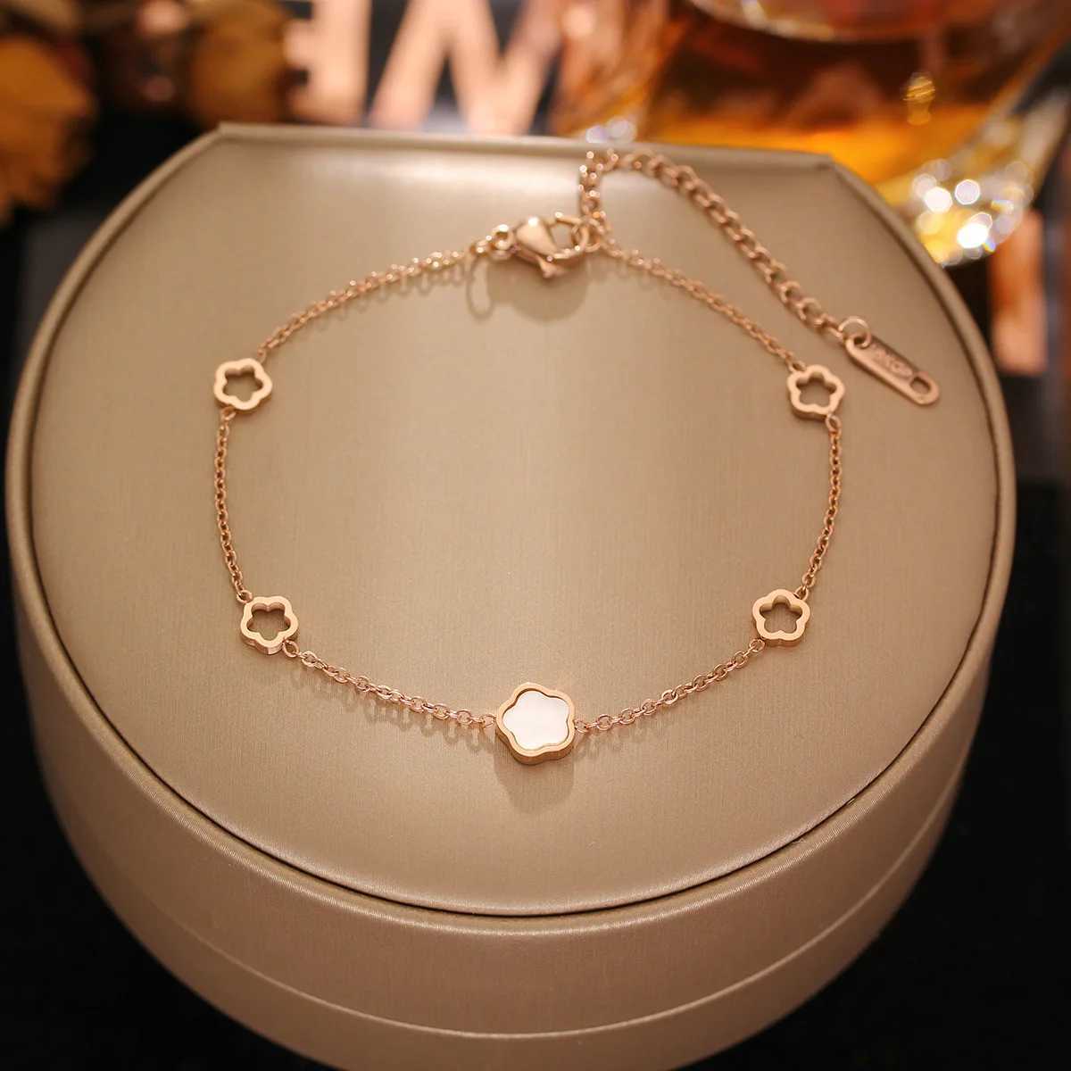 Bangle Plum Blossom Stainless Steel New Hot Selling Plant Five Leaf Flower Small Daisy Adjustable Bracelet Creative Womens Clover