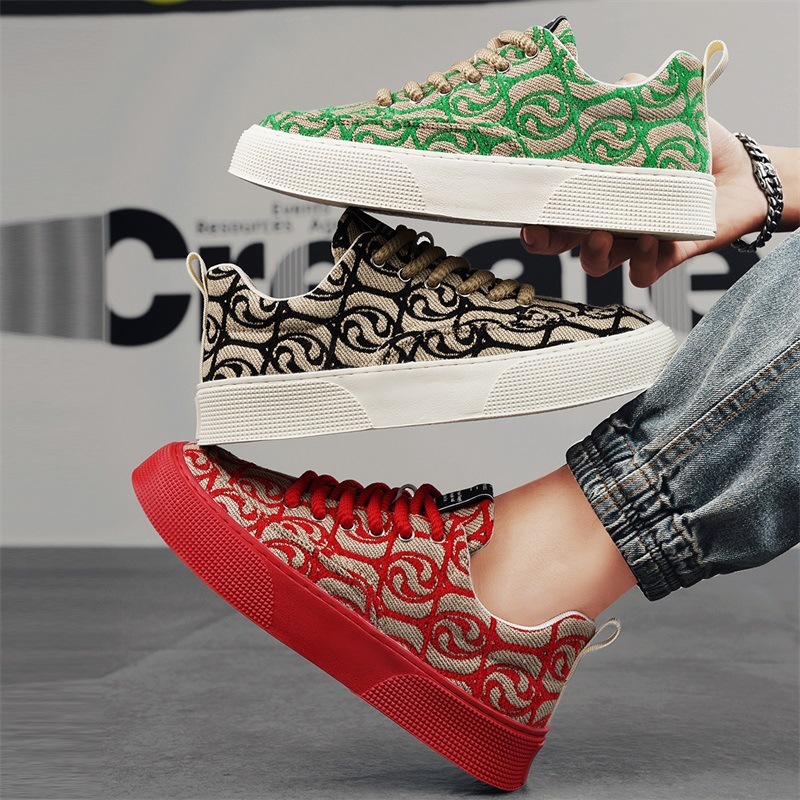 Men's Board New Printed Embroidered Fabric Surface Casual Low cut Soft Sole Trendy Sports Shoes for Men