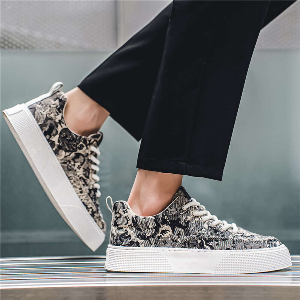 Designer Plus Size Canvas Hot Edged Thick Soled Printed Outdoor Men's Fashion Shoes