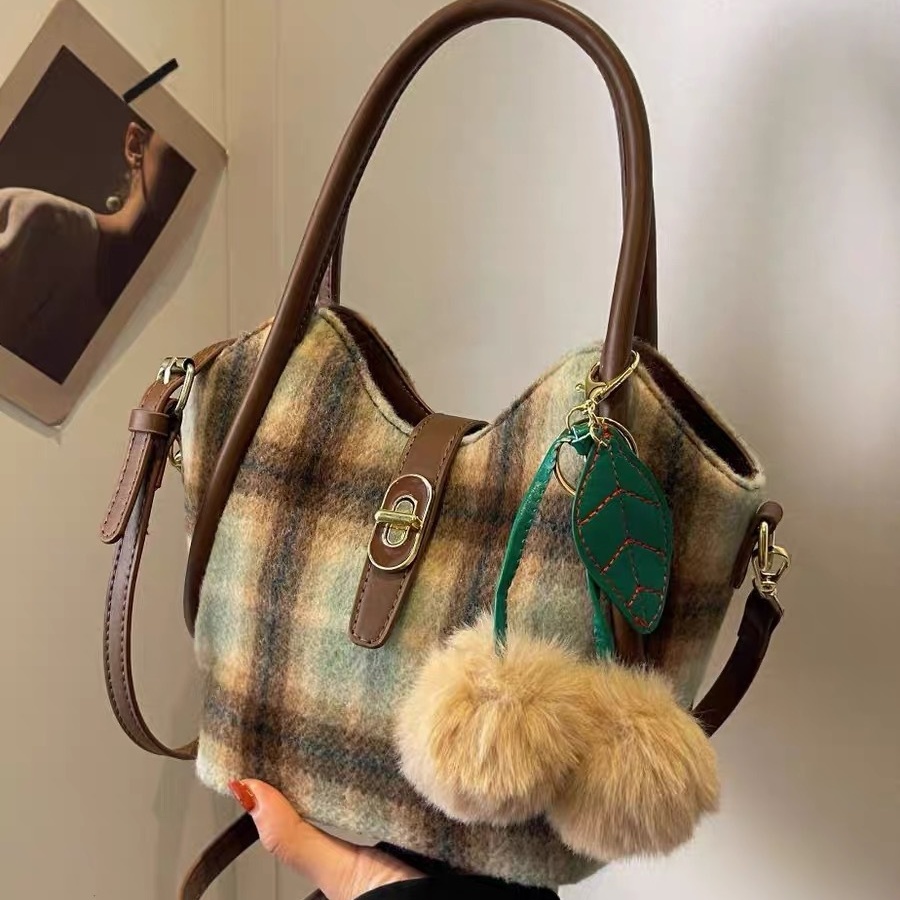 Cherry Blossom Garden Small Handheld Bag Autumn and Winter Woven Small Tote Bag High end Plaid Pattern Single Shoulder Cross Shoulder Vegetable Basket