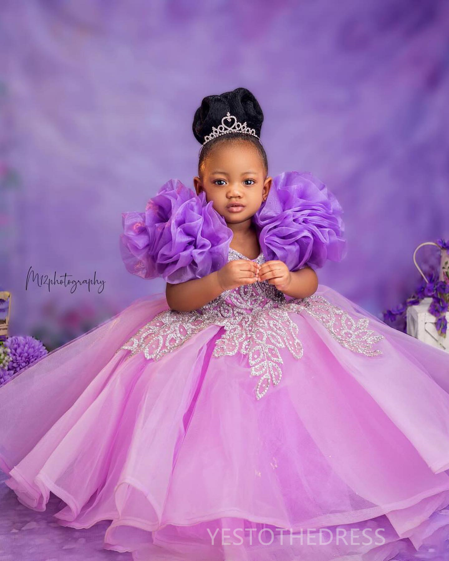 2024 Purple Little Girls Birthday Dress Flower Girl Dresses Communion Gowns Cap Pleated Sleeves Appliqued Beaded Lace Pearls Tiered Marriage Dress for