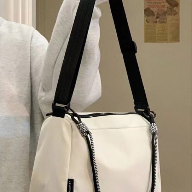 Niche Design Instagram Style Retro Trendy Street Shooting Minimalist Large Capacity Oblique Straddle Bag for Women's Leisure Design Neutral One S