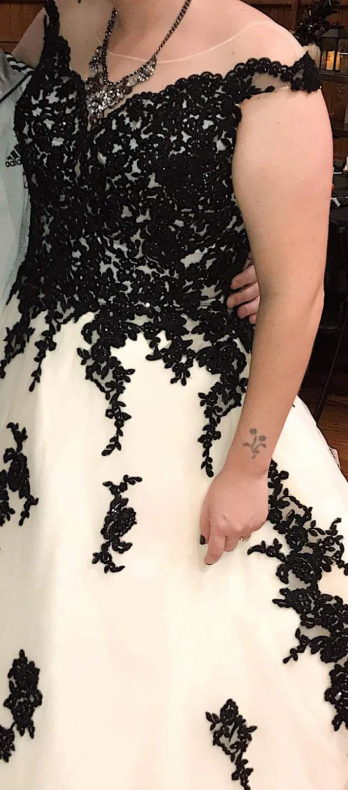 Black And White Gothic Wedding Dresses Illusion Back Lace Appliques Sheer Short Sleeves Vintage Long Tulle Wedding Gown For Women Bride Country Vestdi