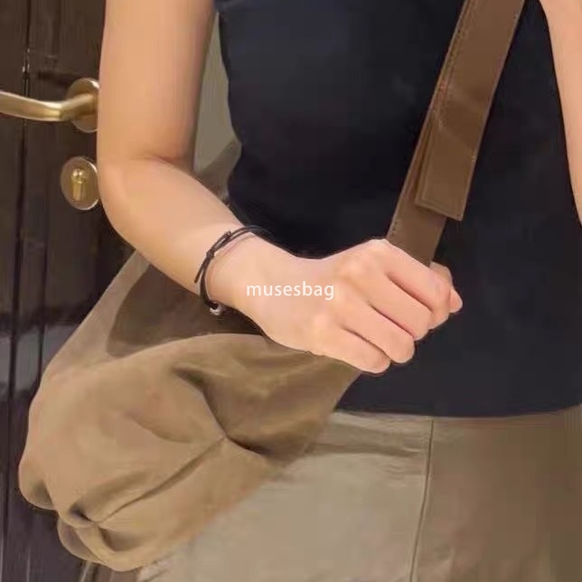 Large capacity retro dumpling bag for women's autumn and winter new contrasting frosted texture single shoulder bag pleated crossbody bag