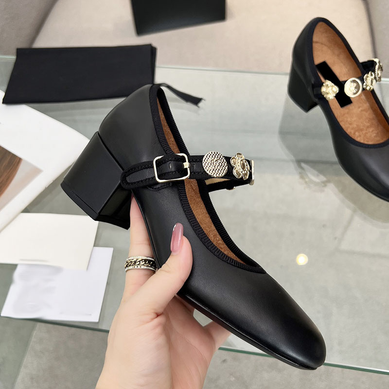 Womens Mary Jane Shoe Ladies Sandals Designer Sheepskin Chunky Heels 5.5cm Balelt Shoe Buckle Strap Loafers Retro Black Outdoor Leisure Camellia Flower Casual Shoe