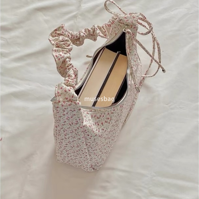 Niche Design Instagram Spring/Summer Folded Flower Crossbody Bag New Niche Design Large Capacity Shoulder Bag Sweet Drawstring Commuter Bag