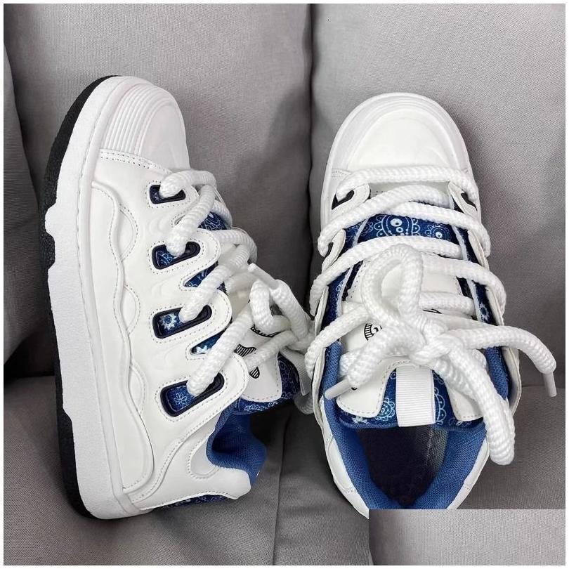 2025 New Model Casual Shoes Men Women Sneakers Plus Size 41 42 Womens Fashion Chunky Woman Thick Sole Retro Sport Bread 240607 Drop Delivery Accessor 
