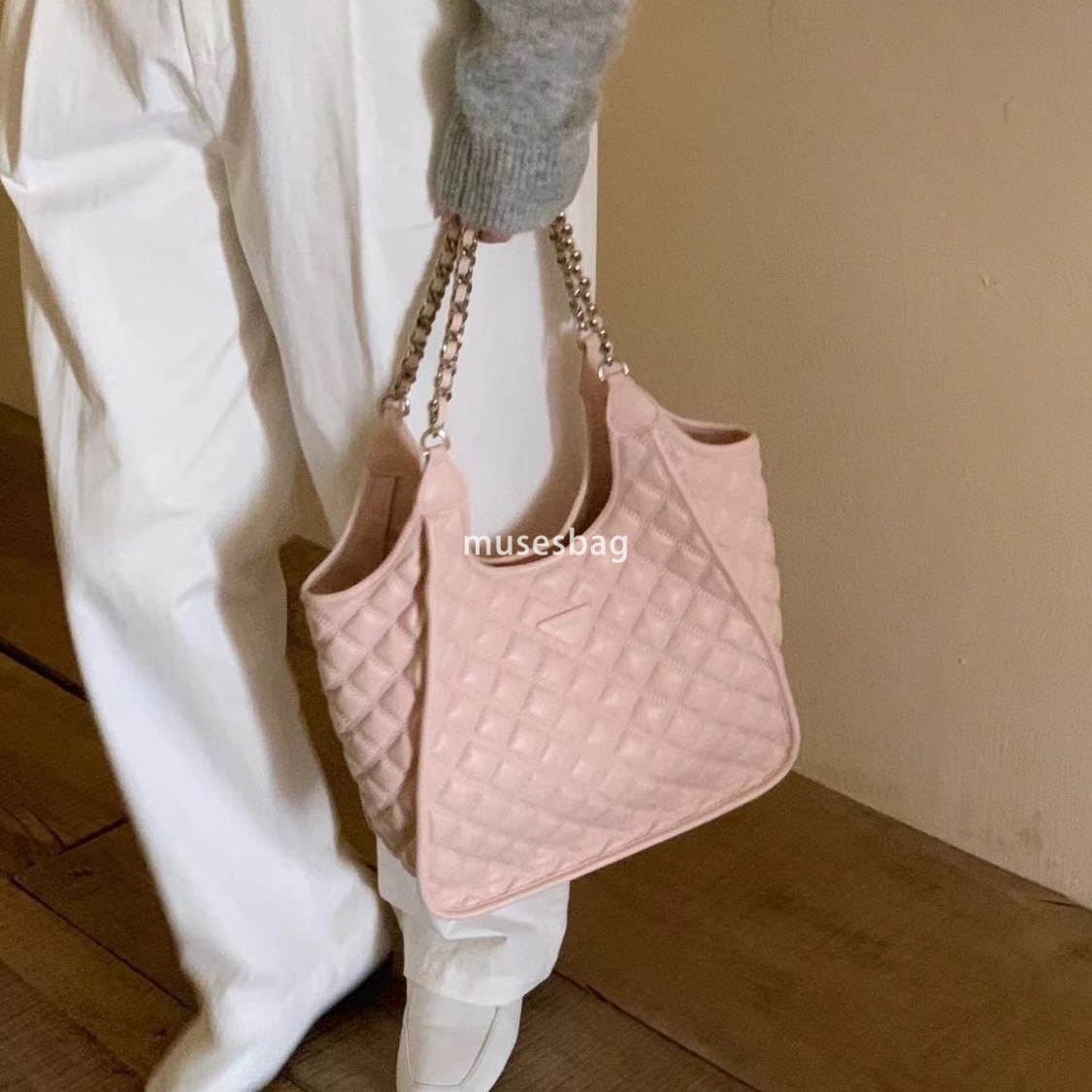 Street trend niche design new commuting diamond grid large capacity portable shoulder bag chain underarm bag fashionable and versatile tote bag for wo