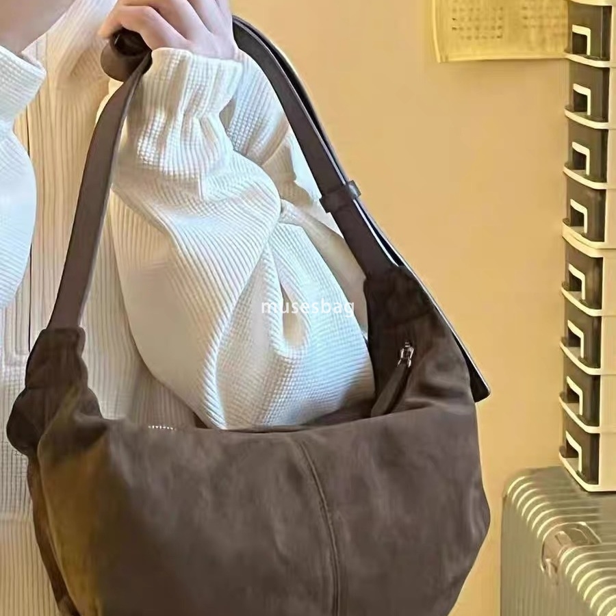 Large capacity retro dumpling bag for women's autumn and winter new contrasting frosted texture single shoulder bag pleated crossbody bag