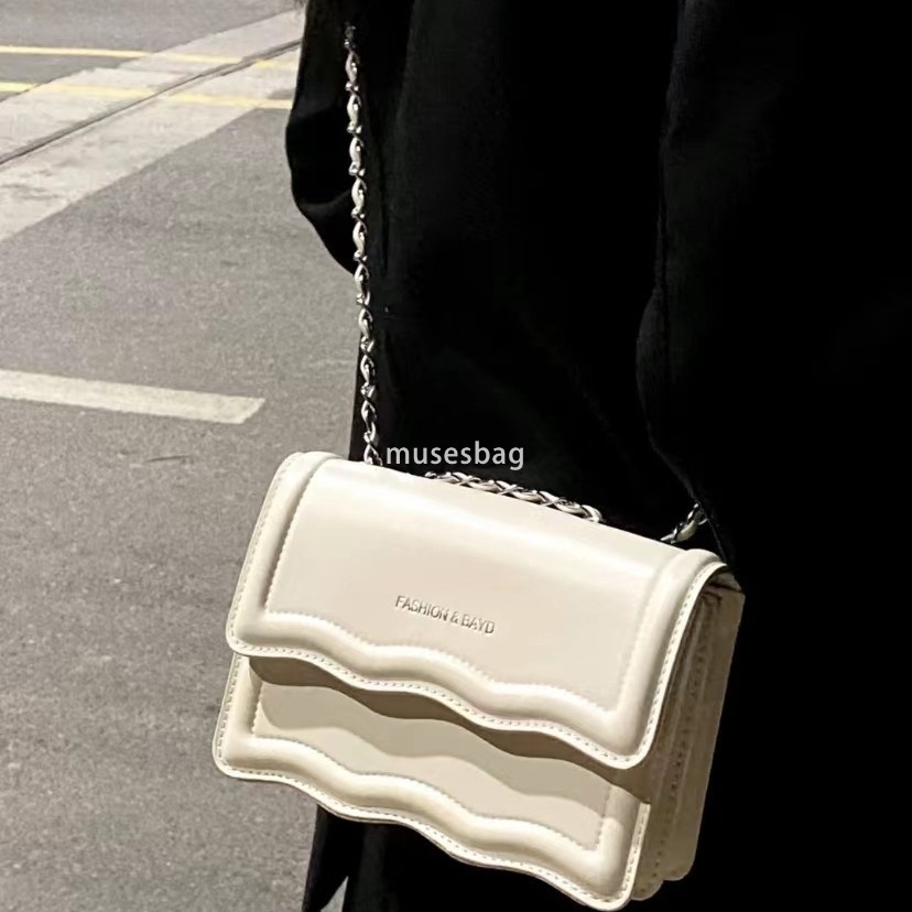 Korean version high-quality handbag for women new autumn and winter fashion high-end texture niche wave chain small square bag single shoulder crossbo