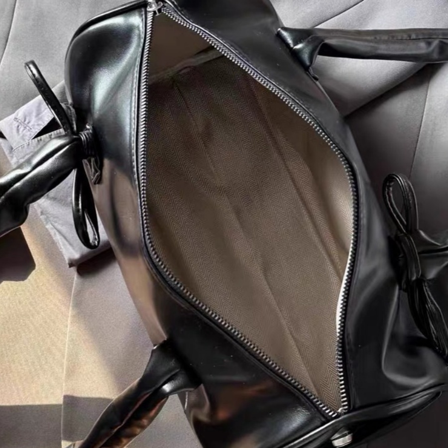 Large capacity niche design handbag for women's new spring/summer fashionable commuting underarm bag high-end texture versatile shoulder bag