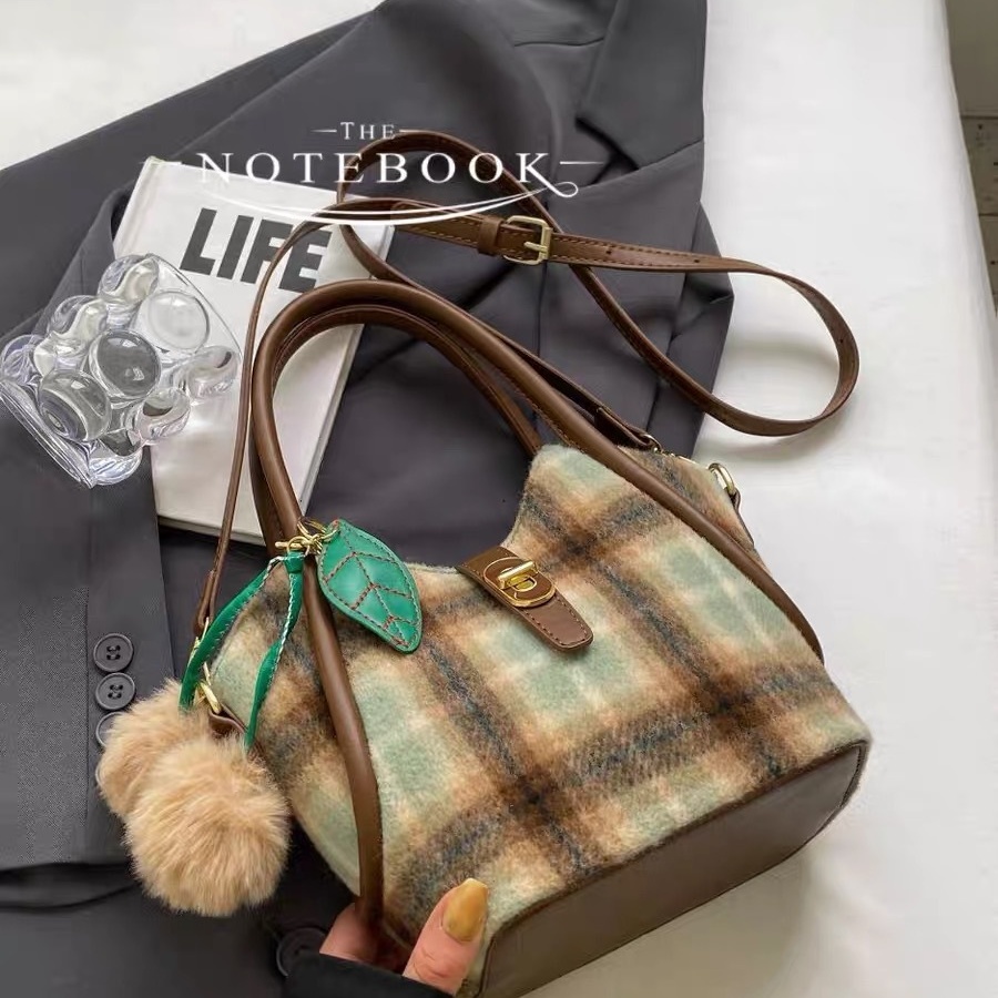 Cherry Blossom Garden Small Handheld Bag Autumn and Winter Woven Small Tote Bag High end Plaid Pattern Single Shoulder Cross Shoulder Vegetable Basket