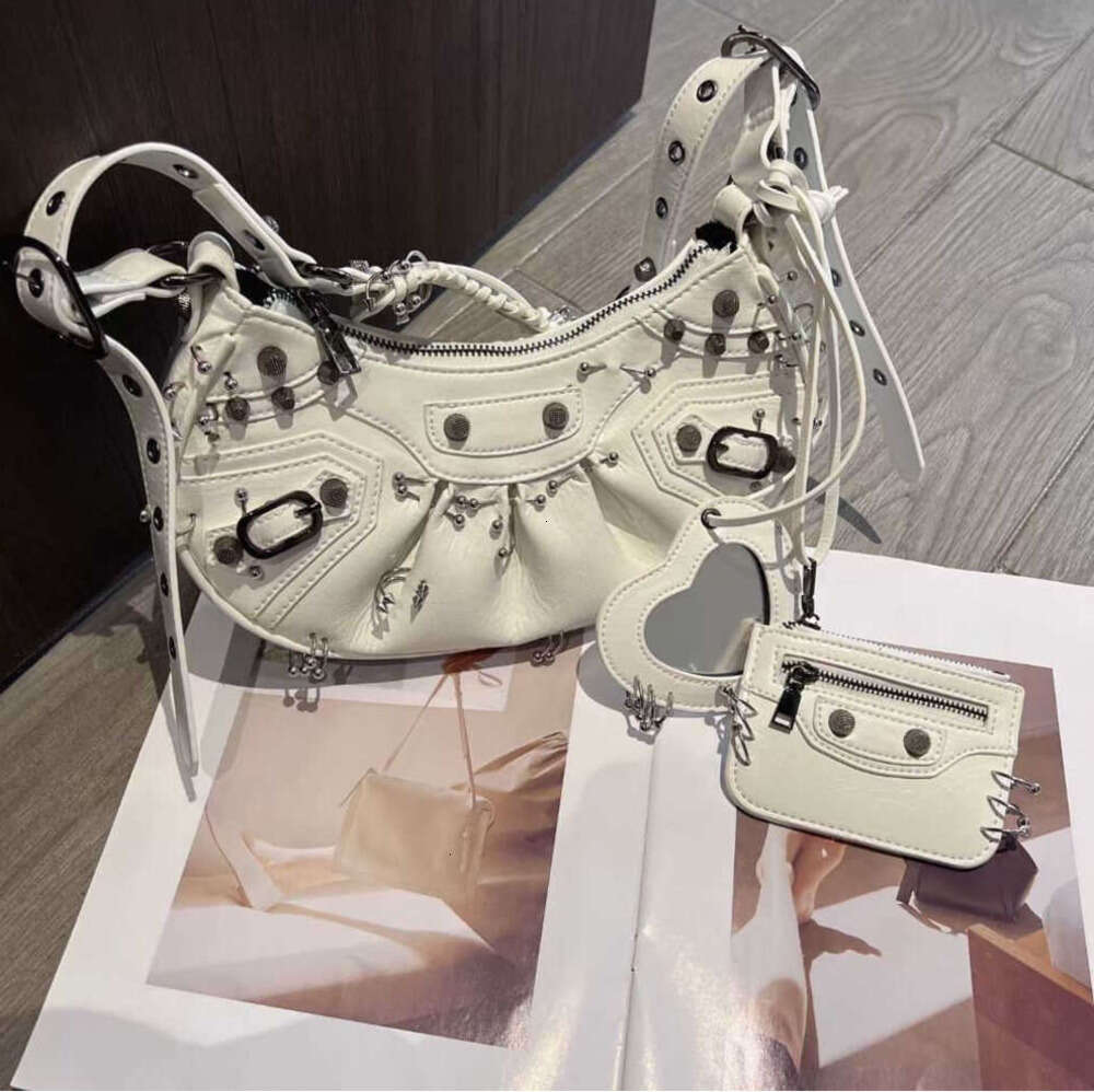 Designer LE CAGOLE Shoulder Bag Premium Leather Nose Ring Design Rivet CrossBody Gold Hardware Punk Motorcycle Bags GirlsLeather Luxury Retro Cool Handbag