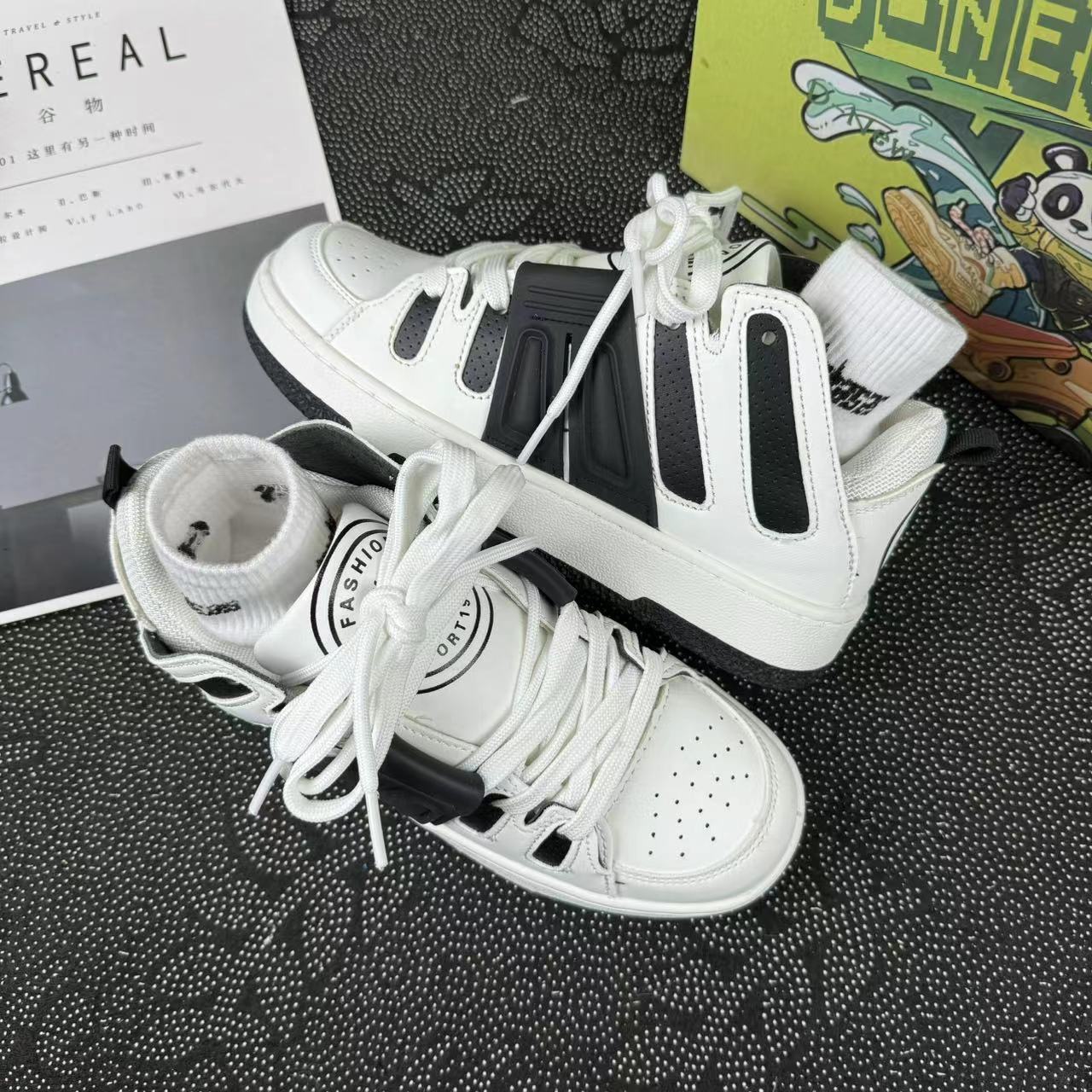 designer in black white Men's women's lightweight and comfortable casual shoes