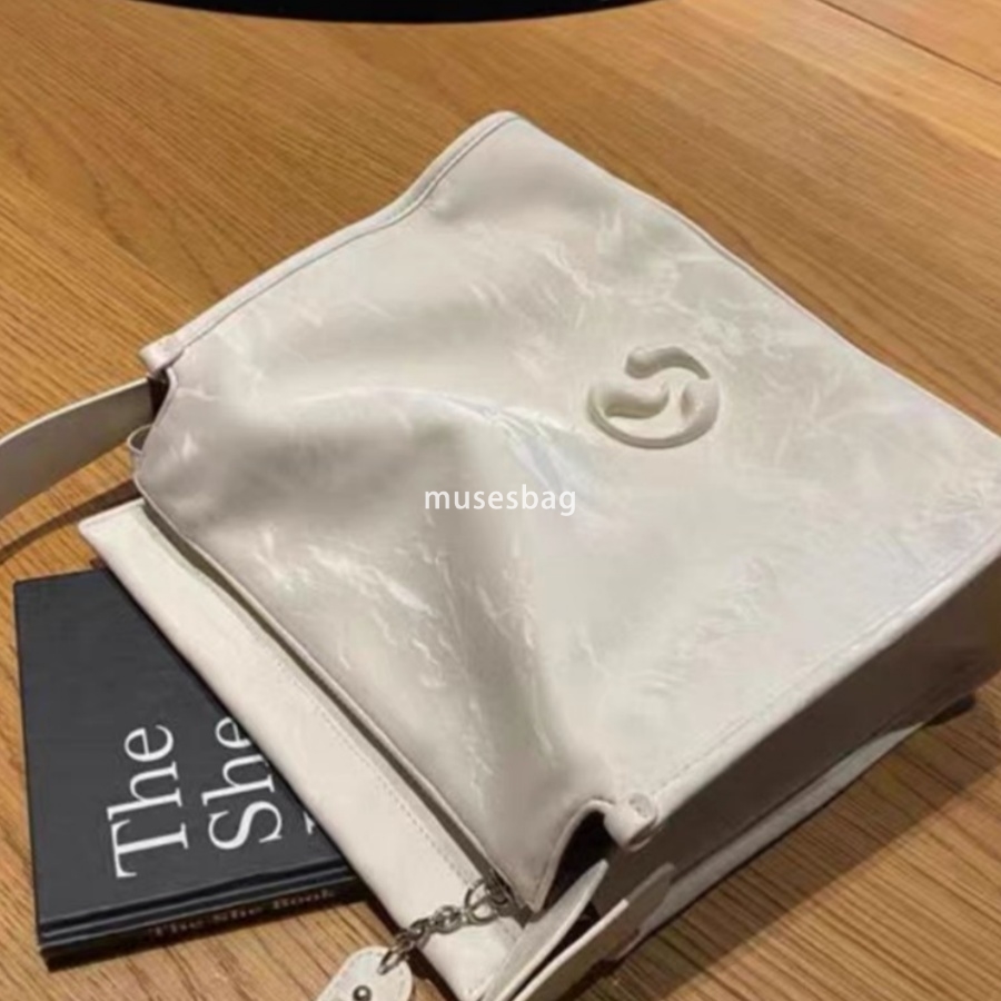 Small and high-end commuting underarm bag for women in early autumn new waste soil bag exquisite and versatile one shoulder diagonal cross bag