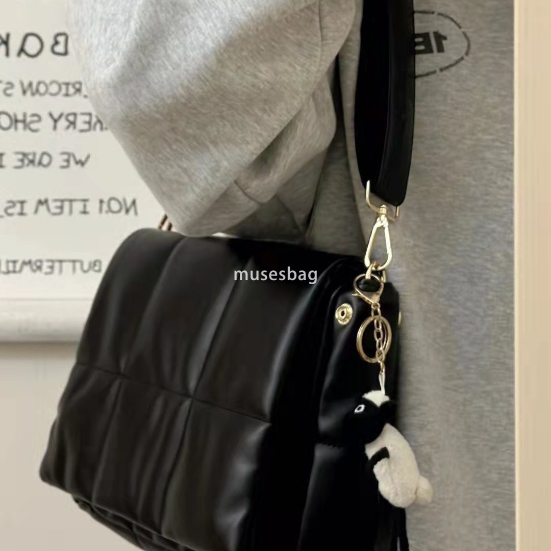 Small niche design, high-end down large capacity women's bag autumn and winter new texture casual and versatile diagonal cross bag