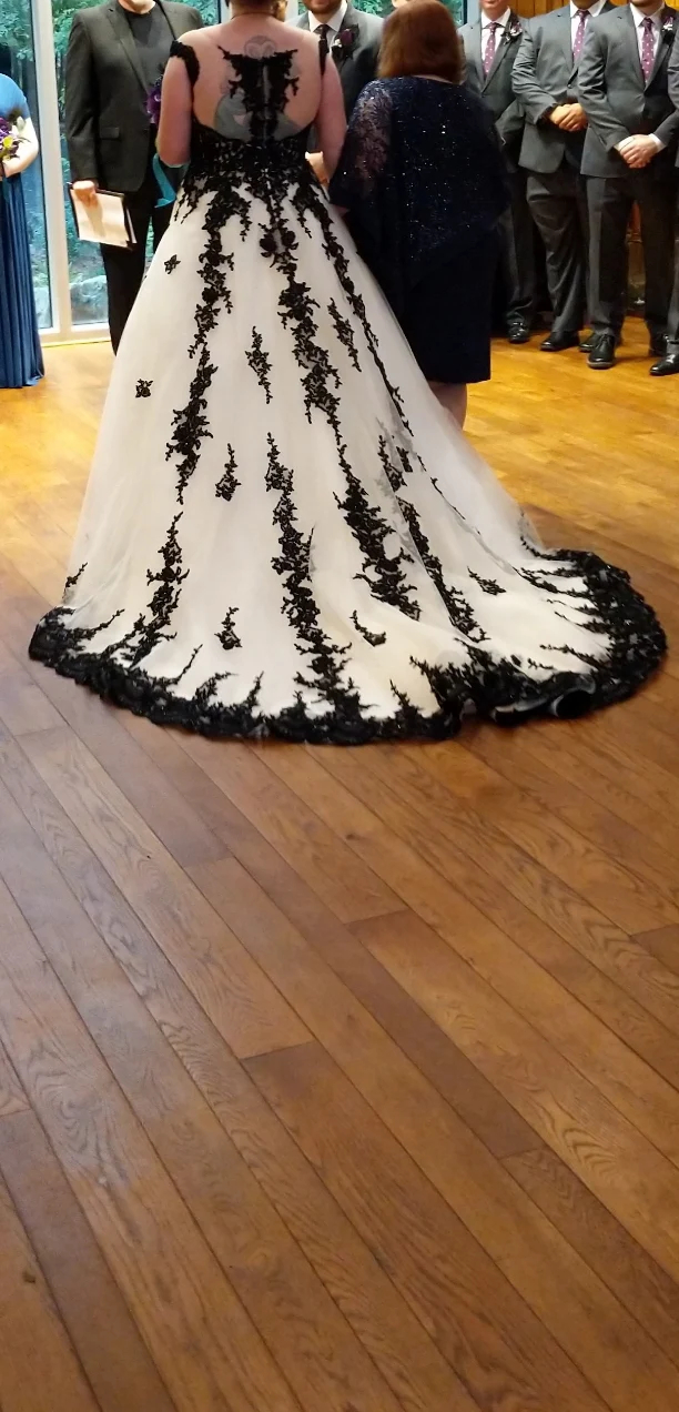 Black And White Gothic Wedding Dresses Illusion Back Lace Appliques Sheer Short Sleeves Vintage Long Tulle Wedding Gown For Women Bride Country Vestdi