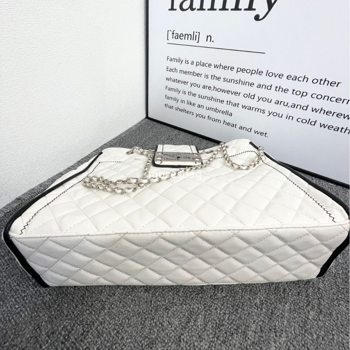High quality niche design summer vintage classic Instagram large capacity embroidered diamond grid commuting fashion trendy chain tote bag